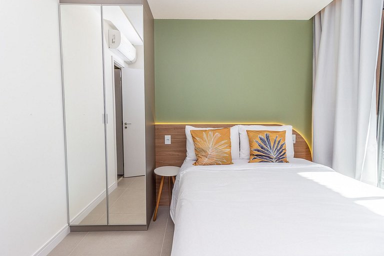 Pinheiros, Lindo Apto Completo c/ Garagem