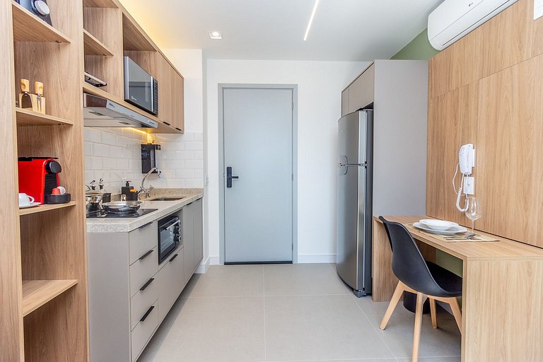 Pinheiros, Lindo Apto Completo c/ Garagem