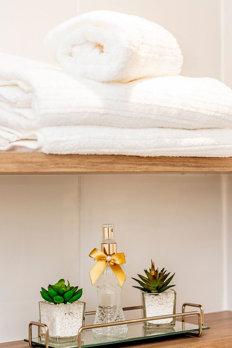 Lindo Apto 1 Dorm, 40m² com Garagem, Andar Alto